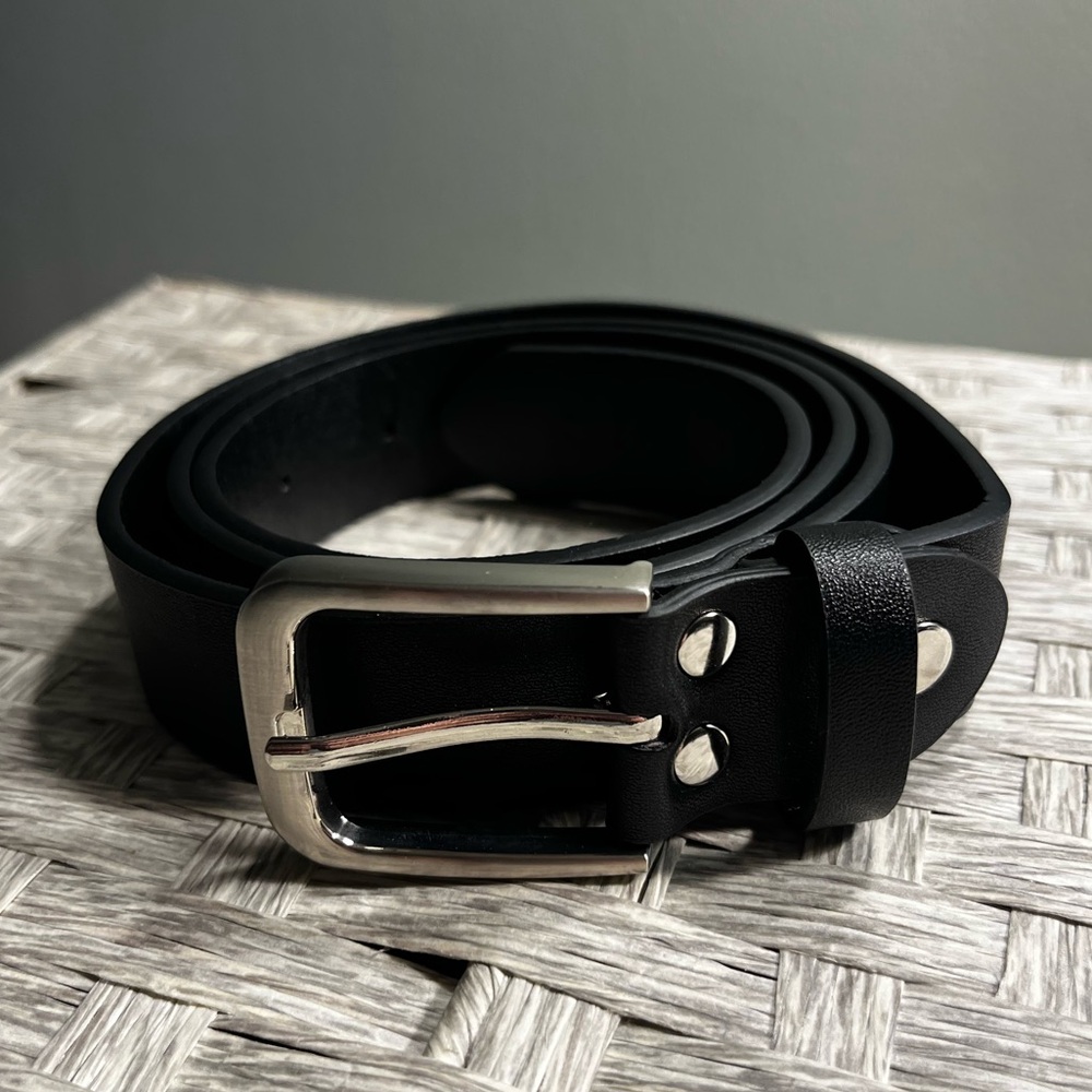 New Classic Women’s Black Faux Leather Adjustable Belt Silver Metal Buckle 43”